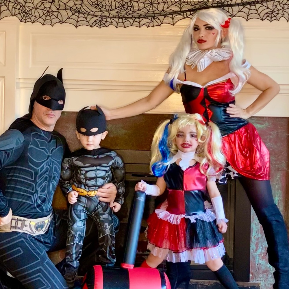 Matching Halloween family costumes: Batman & Harley Quinn